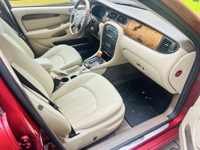 Красный Ягуар Х-Тайп, объемом двигателя 2.5 л и пробегом 237 тыс. км за 4250 $, фото 7 на Automoto.ua