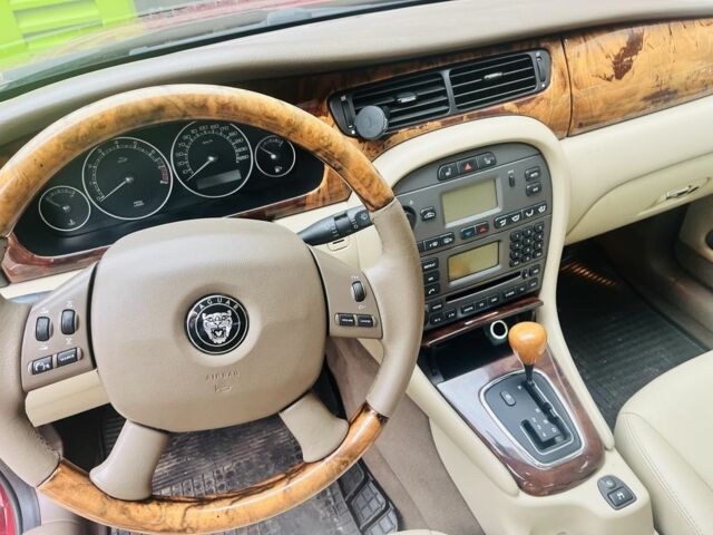 Красный Ягуар Х-Тайп, объемом двигателя 2.5 л и пробегом 237 тыс. км за 4250 $, фото 8 на Automoto.ua