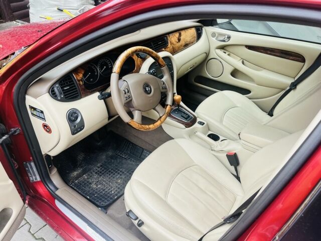Красный Ягуар Х-Тайп, объемом двигателя 2.5 л и пробегом 237 тыс. км за 4250 $, фото 4 на Automoto.ua