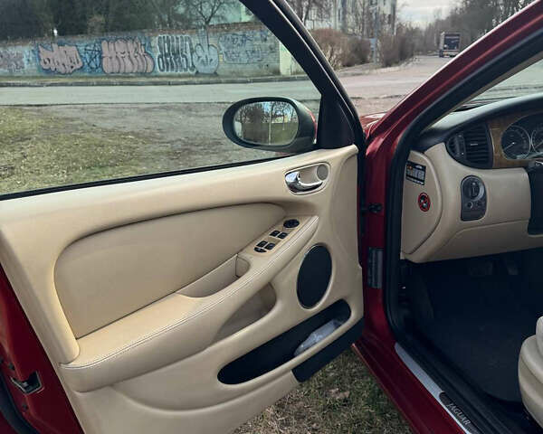 Красный Ягуар Х-Тайп, объемом двигателя 2.1 л и пробегом 197 тыс. км за 6100 $, фото 8 на Automoto.ua