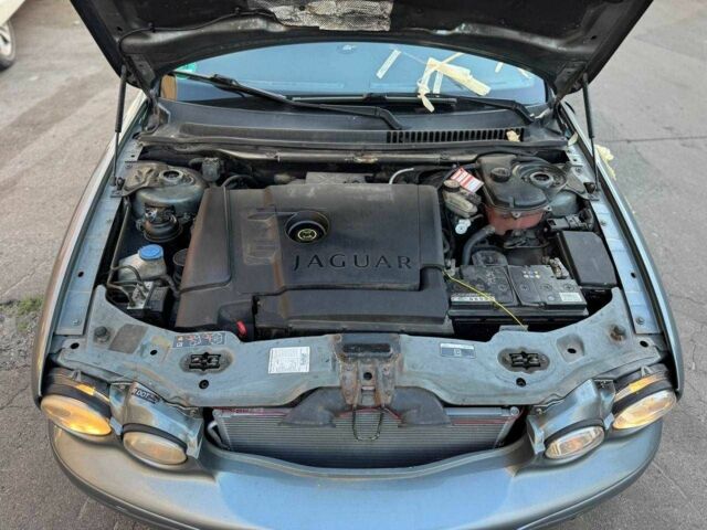 Серый Ягуар Х-Тайп, объемом двигателя 2 л и пробегом 350 тыс. км за 3300 $, фото 16 на Automoto.ua