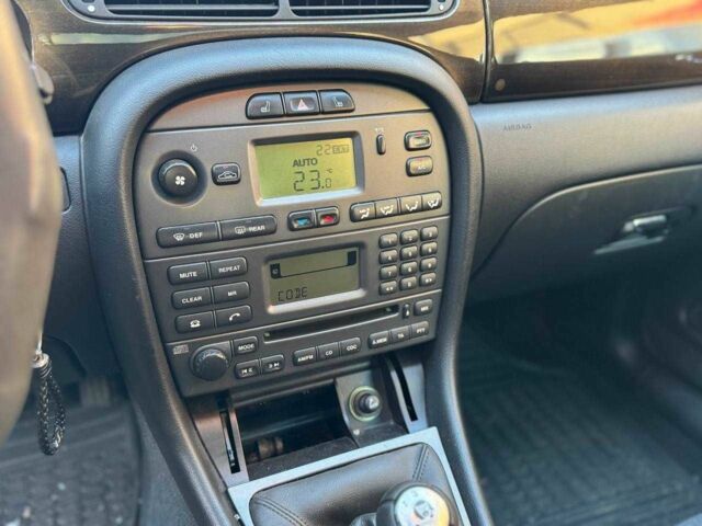 Серый Ягуар Х-Тайп, объемом двигателя 2 л и пробегом 350 тыс. км за 3300 $, фото 4 на Automoto.ua