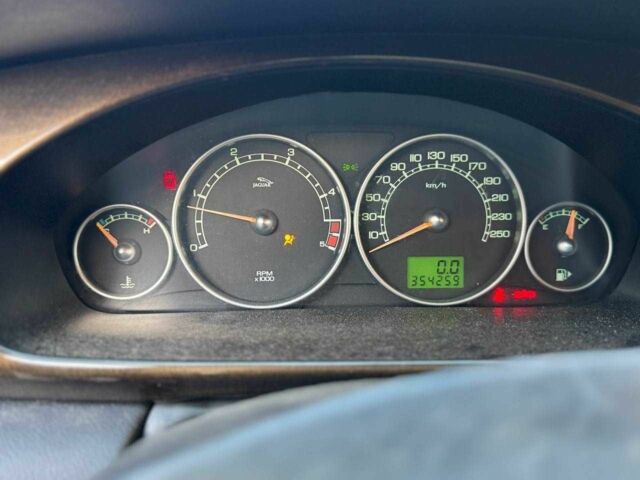 Серый Ягуар Х-Тайп, объемом двигателя 2 л и пробегом 350 тыс. км за 3300 $, фото 5 на Automoto.ua