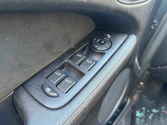 Серый Ягуар Х-Тайп, объемом двигателя 2 л и пробегом 350 тыс. км за 3300 $, фото 7 на Automoto.ua