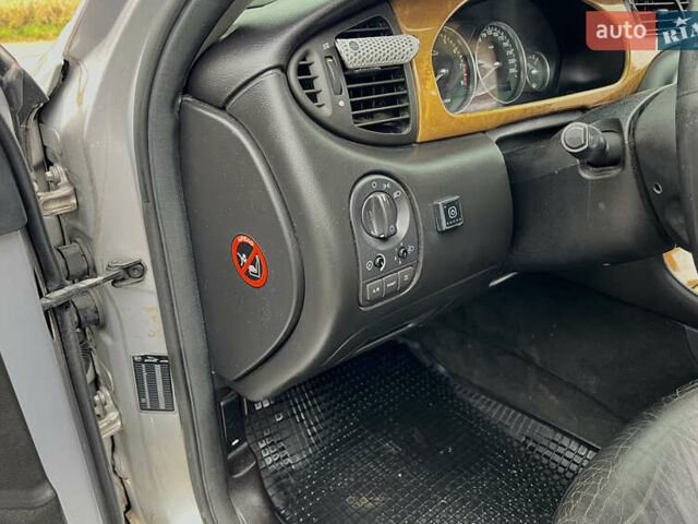 Серый Ягуар Х-Тайп, объемом двигателя 2.5 л и пробегом 210 тыс. км за 4500 $, фото 14 на Automoto.ua