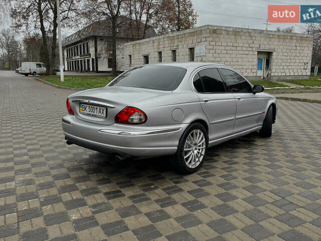 Серый Ягуар Х-Тайп, объемом двигателя 2.5 л и пробегом 210 тыс. км за 4500 $, фото 5 на Automoto.ua