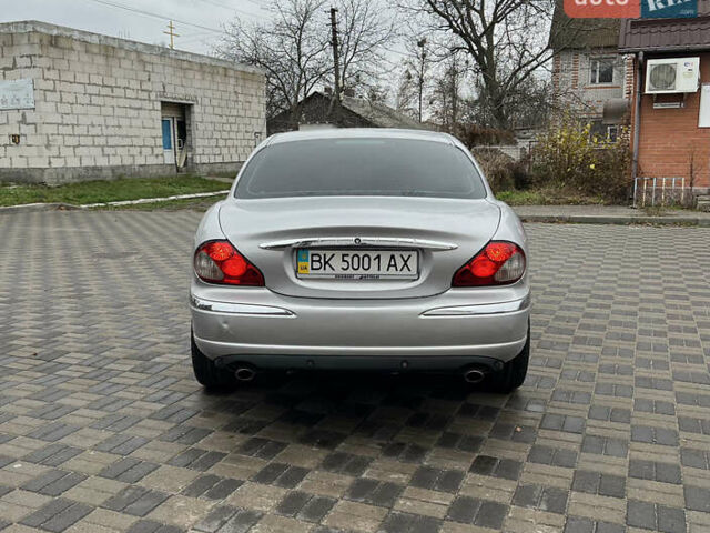 Серый Ягуар Х-Тайп, объемом двигателя 2.5 л и пробегом 210 тыс. км за 4500 $, фото 3 на Automoto.ua