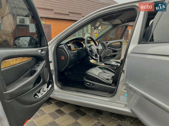 Серый Ягуар Х-Тайп, объемом двигателя 2.5 л и пробегом 210 тыс. км за 4500 $, фото 10 на Automoto.ua