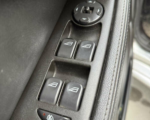 Серый Ягуар Х-Тайп, объемом двигателя 2.5 л и пробегом 220 тыс. км за 3800 $, фото 14 на Automoto.ua