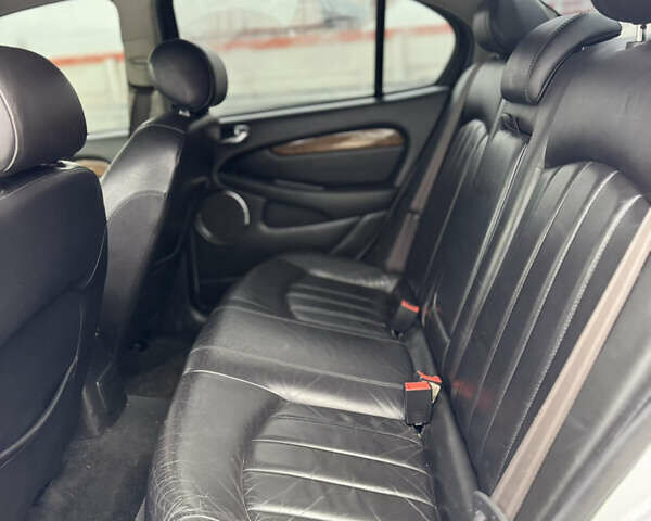 Серый Ягуар Х-Тайп, объемом двигателя 2.5 л и пробегом 220 тыс. км за 3800 $, фото 9 на Automoto.ua