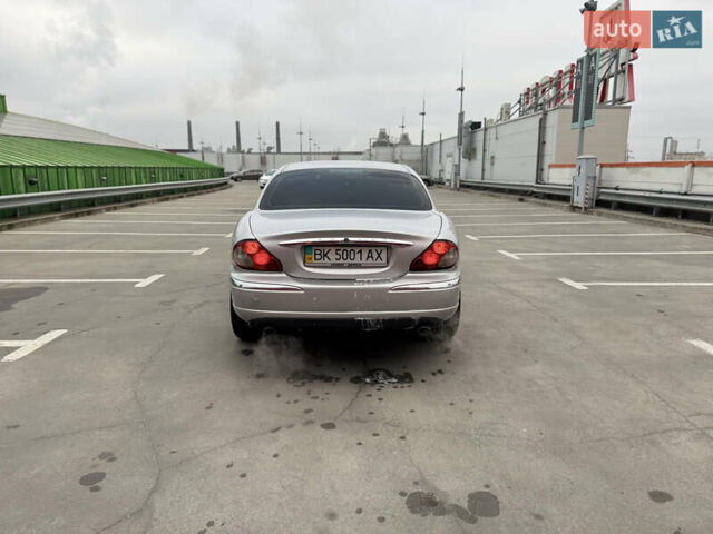 Серый Ягуар Х-Тайп, объемом двигателя 2.5 л и пробегом 220 тыс. км за 3800 $, фото 4 на Automoto.ua