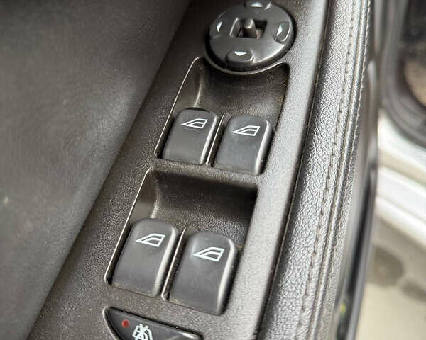 Сірий Ягуар Х-Тайп, об'ємом двигуна 2.5 л та пробігом 210 тис. км за 3333 $, фото 10 на Automoto.ua