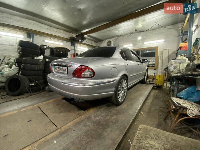 Сірий Ягуар Х-Тайп, об'ємом двигуна 2.5 л та пробігом 210 тис. км за 3333 $, фото 19 на Automoto.ua