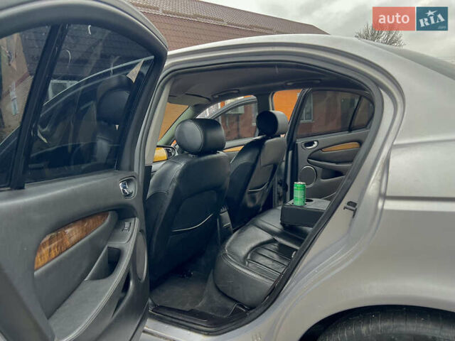 Серый Ягуар Х-Тайп, объемом двигателя 2.5 л и пробегом 210 тыс. км за 4500 $, фото 16 на Automoto.ua