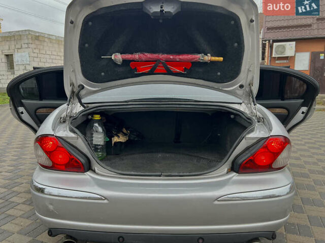 Серый Ягуар Х-Тайп, объемом двигателя 2.5 л и пробегом 210 тыс. км за 4500 $, фото 4 на Automoto.ua