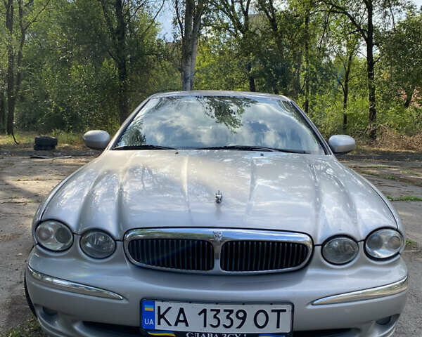 Серый Ягуар Х-Тайп, объемом двигателя 2.5 л и пробегом 269 тыс. км за 5099 $, фото 1 на Automoto.ua