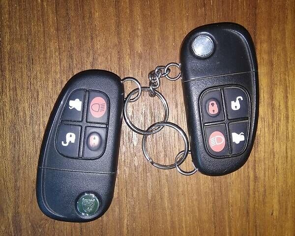 Серый Ягуар Х-Тайп, объемом двигателя 2 л и пробегом 285 тыс. км за 4500 $, фото 9 на Automoto.ua