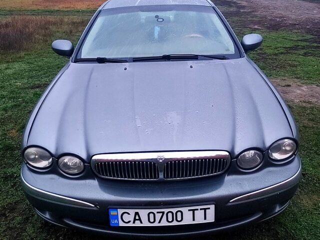 Сірий Ягуар Х-Тайп, об'ємом двигуна 2 л та пробігом 300 тис. км за 6000 $, фото 6 на Automoto.ua