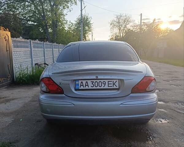 Серый Ягуар Х-Тайп, объемом двигателя 2.1 л и пробегом 218 тыс. км за 5000 $, фото 2 на Automoto.ua