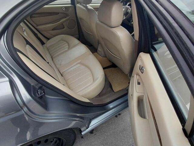 Серый Ягуар Х-Тайп, объемом двигателя 0 л и пробегом 287 тыс. км за 5665 $, фото 5 на Automoto.ua