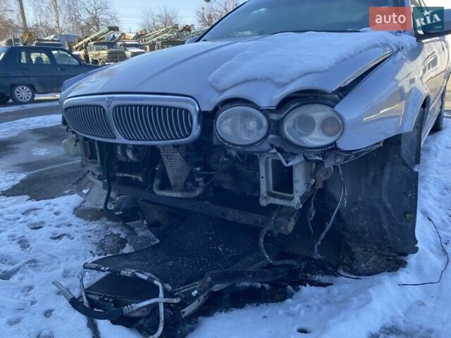 Сірий Ягуар Х-Тайп, об'ємом двигуна 2.5 л та пробігом 270 тис. км за 2050 $, фото 2 на Automoto.ua