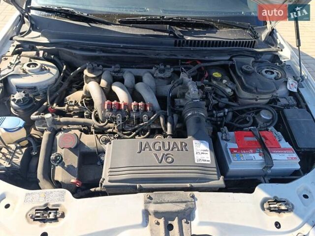 Серый Ягуар Х-Тайп, объемом двигателя 2.1 л и пробегом 218 тыс. км за 5000 $, фото 17 на Automoto.ua