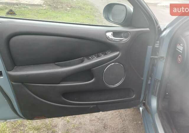 Серый Ягуар Х-Тайп, объемом двигателя 2.1 л и пробегом 220 тыс. км за 4700 $, фото 7 на Automoto.ua