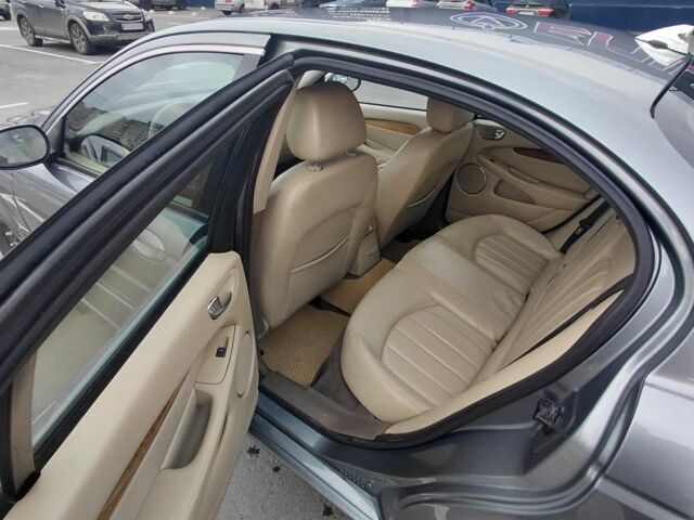 Серый Ягуар Х-Тайп, объемом двигателя 0 л и пробегом 287 тыс. км за 5665 $, фото 4 на Automoto.ua