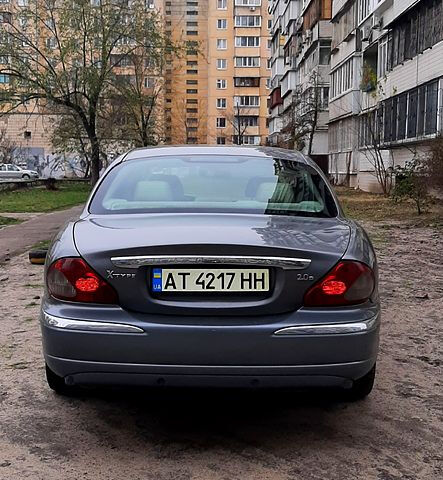 Серый Ягуар Х-Тайп, объемом двигателя 2 л и пробегом 222 тыс. км за 5500 $, фото 3 на Automoto.ua