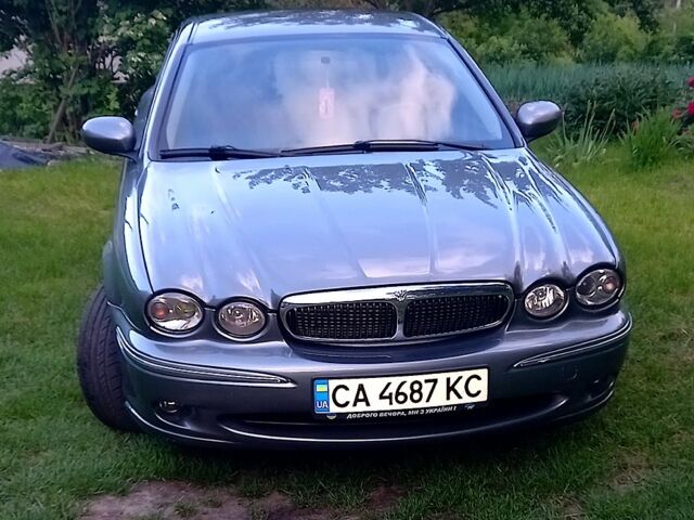 Сірий Ягуар Х-Тайп, об'ємом двигуна 2 л та пробігом 245 тис. км за 5555 $, фото 1 на Automoto.ua