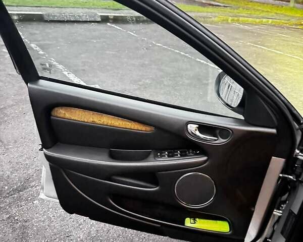 Серый Ягуар Х-Тайп, объемом двигателя 2 л и пробегом 380 тыс. км за 4500 $, фото 8 на Automoto.ua