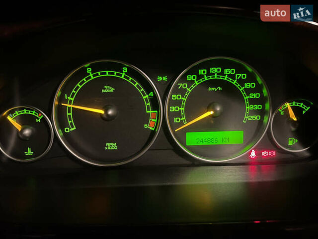 Серый Ягуар Х-Тайп, объемом двигателя 2 л и пробегом 245 тыс. км за 4800 $, фото 1 на Automoto.ua