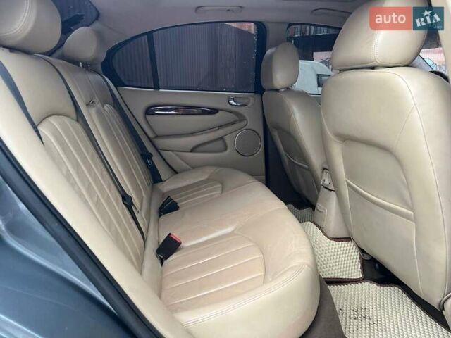 Серый Ягуар Х-Тайп, объемом двигателя 2 л и пробегом 252 тыс. км за 4990 $, фото 8 на Automoto.ua