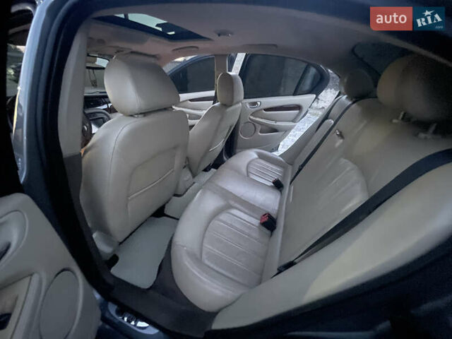 Серый Ягуар Х-Тайп, объемом двигателя 2 л и пробегом 245 тыс. км за 4800 $, фото 4 на Automoto.ua