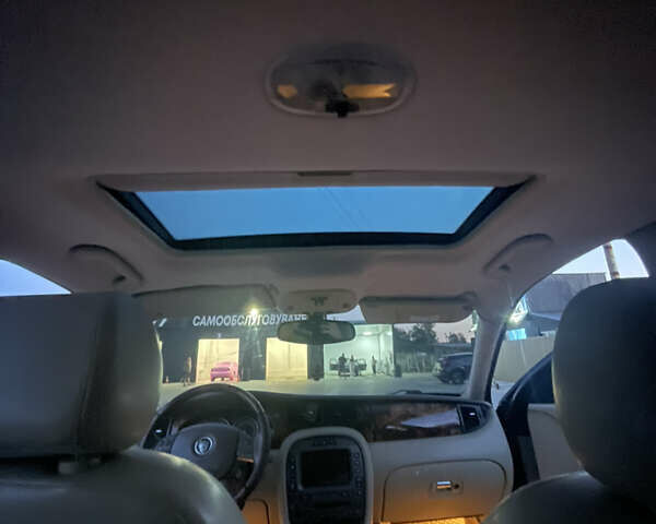 Серый Ягуар Х-Тайп, объемом двигателя 2 л и пробегом 245 тыс. км за 4800 $, фото 5 на Automoto.ua