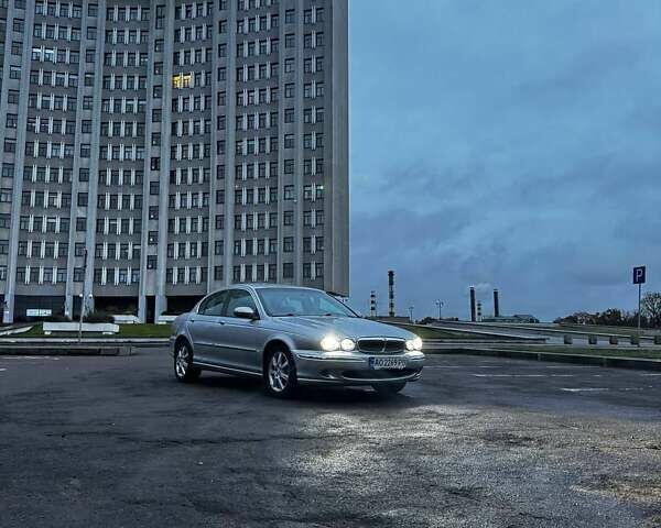 Серый Ягуар Х-Тайп, объемом двигателя 2 л и пробегом 380 тыс. км за 4500 $, фото 1 на Automoto.ua