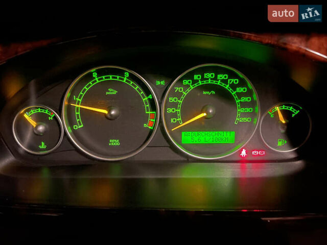 Серый Ягуар Х-Тайп, объемом двигателя 2 л и пробегом 245 тыс. км за 4800 $, фото 6 на Automoto.ua