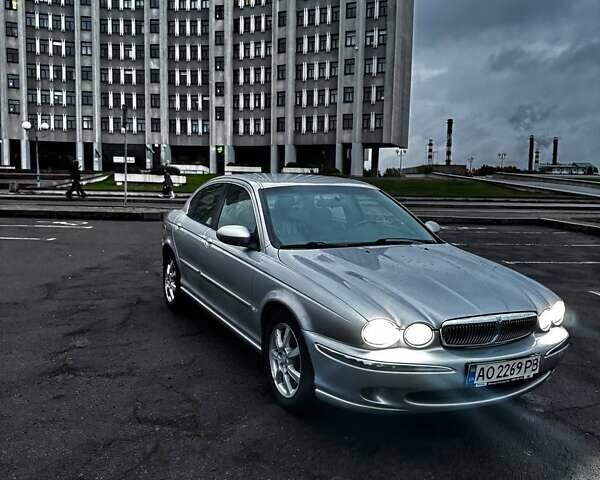 Серый Ягуар Х-Тайп, объемом двигателя 2 л и пробегом 380 тыс. км за 4500 $, фото 3 на Automoto.ua