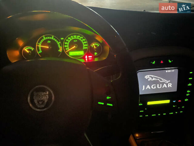 Серый Ягуар Х-Тайп, объемом двигателя 2 л и пробегом 245 тыс. км за 4800 $, фото 7 на Automoto.ua