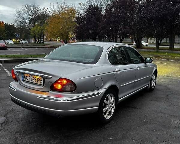 Серый Ягуар Х-Тайп, объемом двигателя 2 л и пробегом 380 тыс. км за 4500 $, фото 5 на Automoto.ua