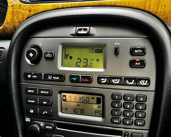 Серый Ягуар Х-Тайп, объемом двигателя 2 л и пробегом 380 тыс. км за 4500 $, фото 13 на Automoto.ua