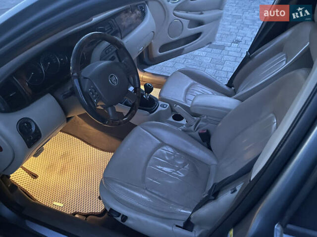 Серый Ягуар Х-Тайп, объемом двигателя 2 л и пробегом 245 тыс. км за 4800 $, фото 3 на Automoto.ua