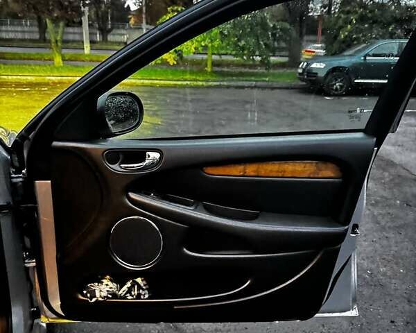 Серый Ягуар Х-Тайп, объемом двигателя 2 л и пробегом 380 тыс. км за 4500 $, фото 9 на Automoto.ua