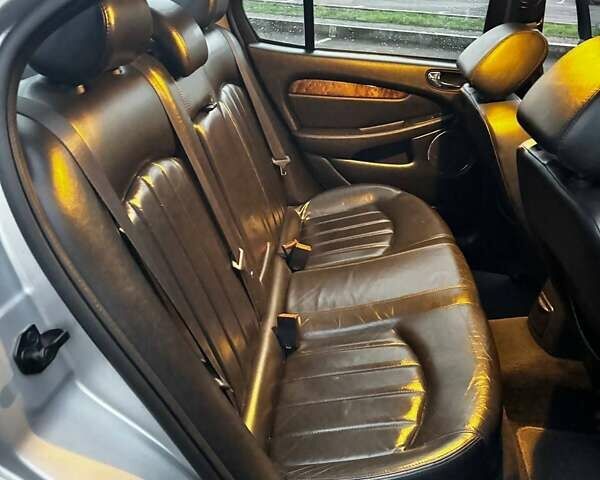 Серый Ягуар Х-Тайп, объемом двигателя 2 л и пробегом 380 тыс. км за 4500 $, фото 12 на Automoto.ua
