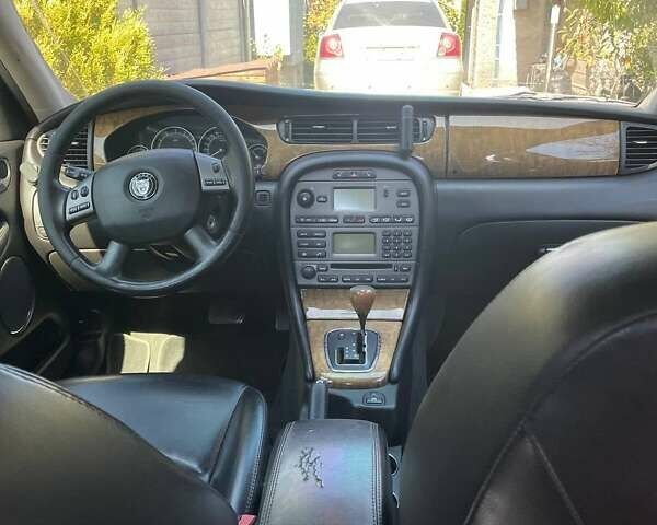 Сірий Ягуар Х-Тайп, об'ємом двигуна 2.1 л та пробігом 201 тис. км за 5800 $, фото 4 на Automoto.ua