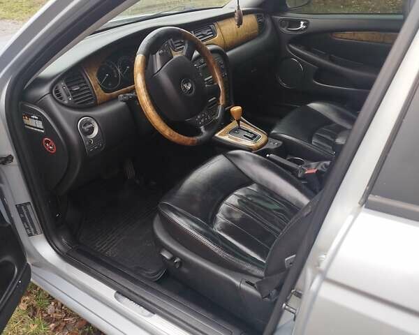 Серый Ягуар Х-Тайп, объемом двигателя 2.5 л и пробегом 299 тыс. км за 5200 $, фото 7 на Automoto.ua