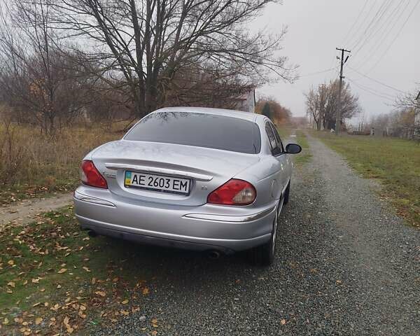 Серый Ягуар Х-Тайп, объемом двигателя 2.5 л и пробегом 299 тыс. км за 5200 $, фото 2 на Automoto.ua