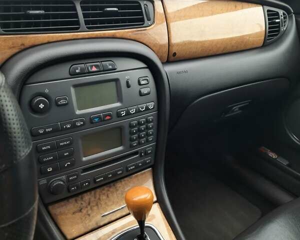 Сірий Ягуар Х-Тайп, об'ємом двигуна 2.1 л та пробігом 244 тис. км за 6500 $, фото 10 на Automoto.ua