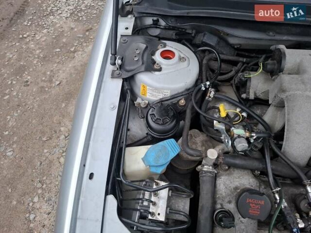 Серый Ягуар Х-Тайп, объемом двигателя 2.5 л и пробегом 242 тыс. км за 5700 $, фото 24 на Automoto.ua