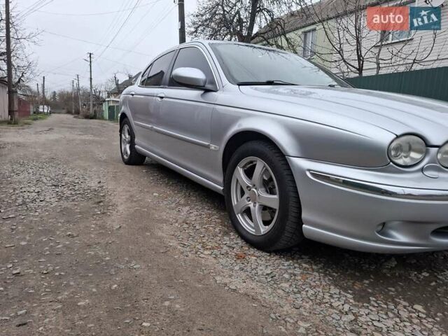 Серый Ягуар Х-Тайп, объемом двигателя 2.5 л и пробегом 242 тыс. км за 5700 $, фото 1 на Automoto.ua